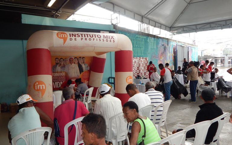 População tem acesso a serviços gratuitos na Estação da Lapa Estação